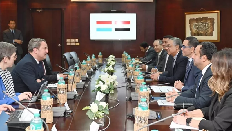 الخطيب يدعو مستثمري لوكسمبورج للاستثمار في مصر