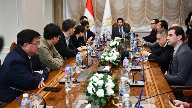 وزير الشباب يبحث مع شركة صينية التعاون في تنظيم الأحداث الرياضية