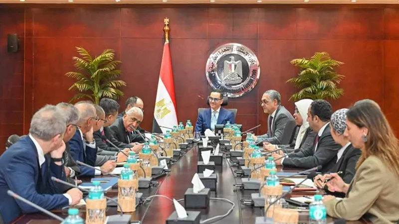 الخطيب يبحث مع شركتي بروميتون تاير وCNRC الصينية فرص الاستثمار