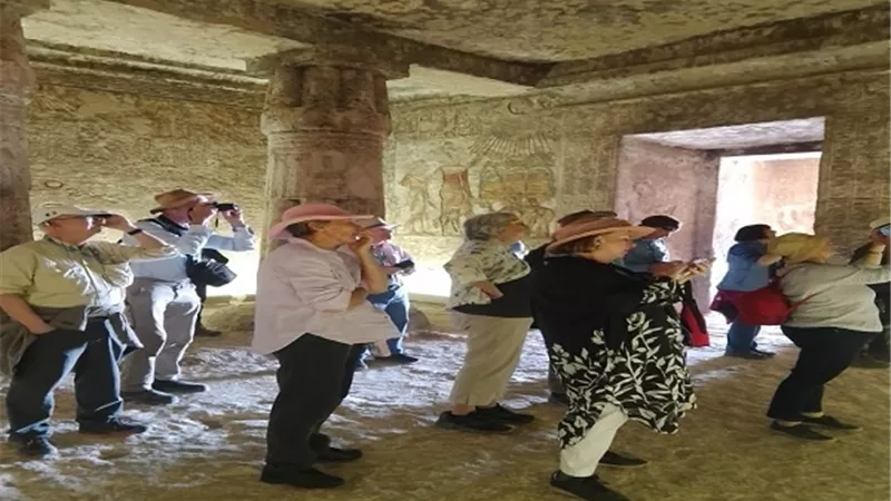 وفود سياحية تزور المناطق الأثرية بالمنيا