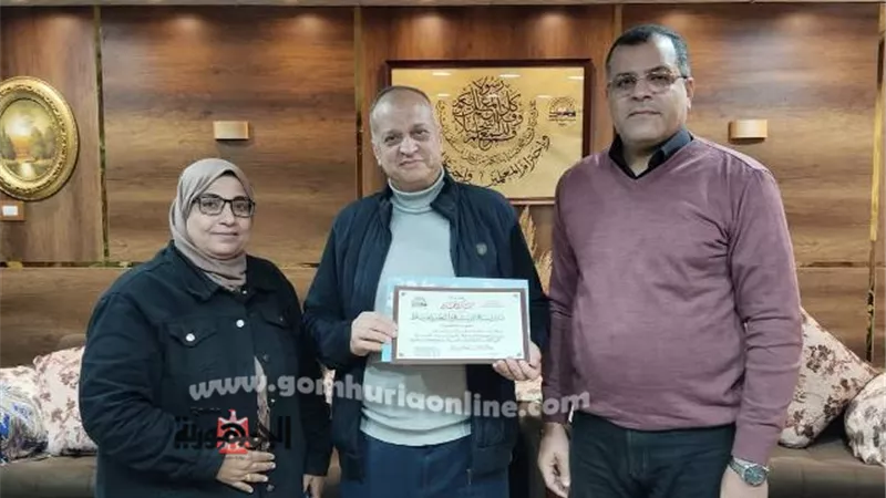 مدير تعليم دمياط يكرم النماس بعد سنوات من العطاء