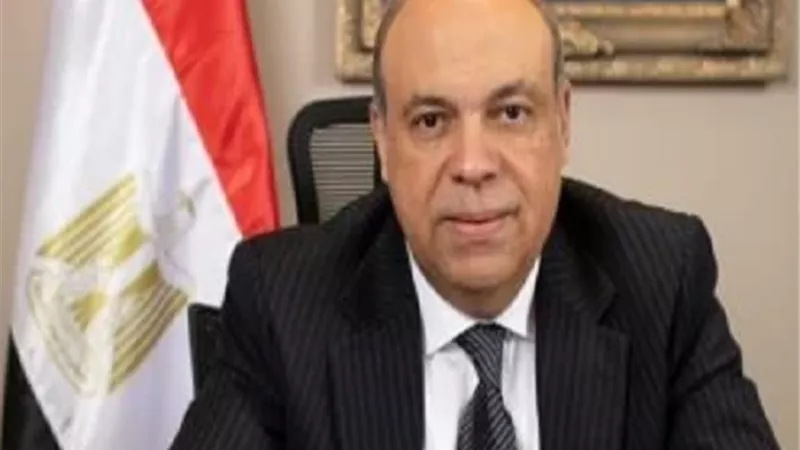 أول تعليق من وزير الطيران بعد إطلاق اسم مجدي يعقوب على صالة بمطارأسوان