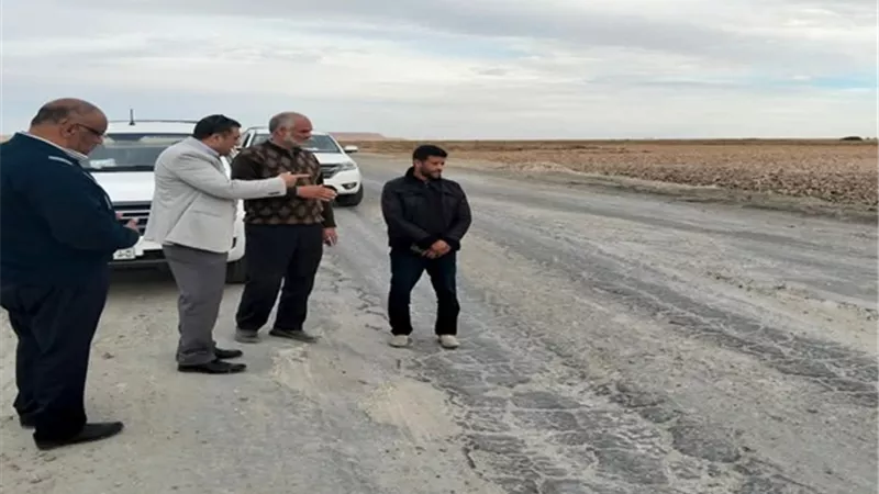 رئيس مركز ومدينة سيوة يتفقد طريق الأوسط استعدادا لبدء الرصف