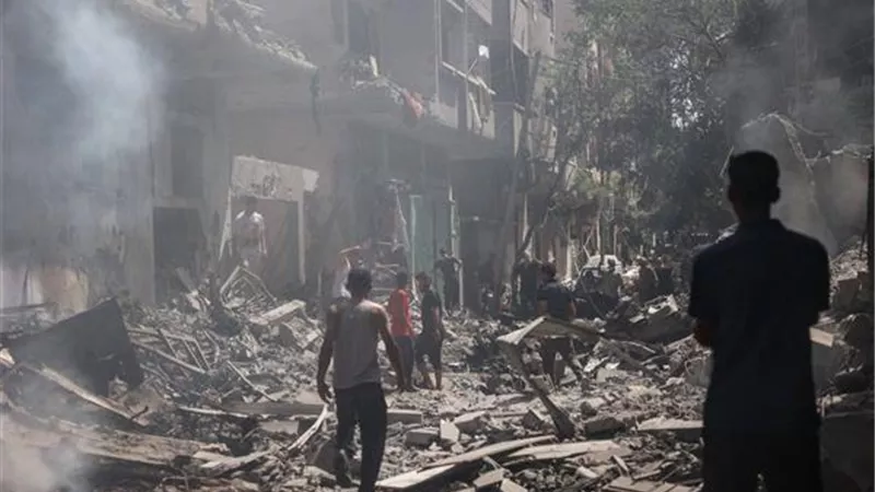 استشهاد 10 فلسطينيين في قصف الاحتلال وسط وجنوب قطاع غزة