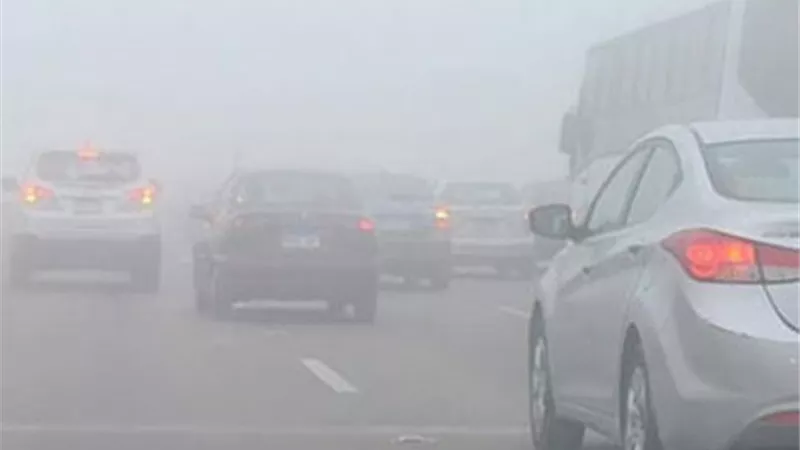 المرور يغلق 3 طرق رئيسية بسبب الشبورة المائية