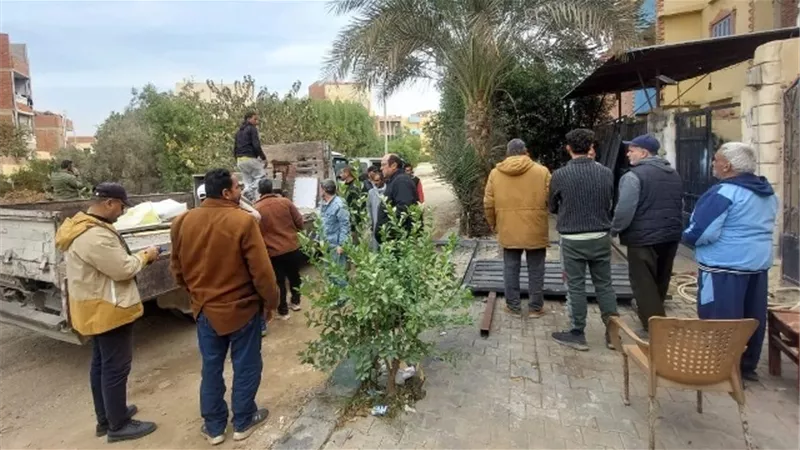 جهاز بدر يغلق 9 ورش وكافتيريا ويزيل مشتل زرع بالتعاون مع شرطة التعمير.. صور