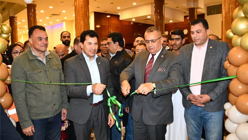 وزير الرياضة ومحافظ جنوب سيناء يفتتحان الخيمة البدوية بالمدينة الشبابية بشرم الشيخ