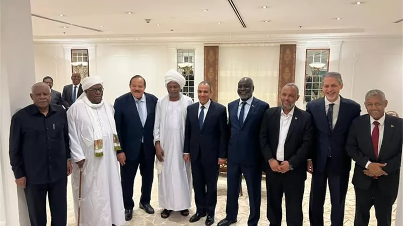 وزير الخارجية والهجرة يلتقي مجموعة من الوزراء السودانيين