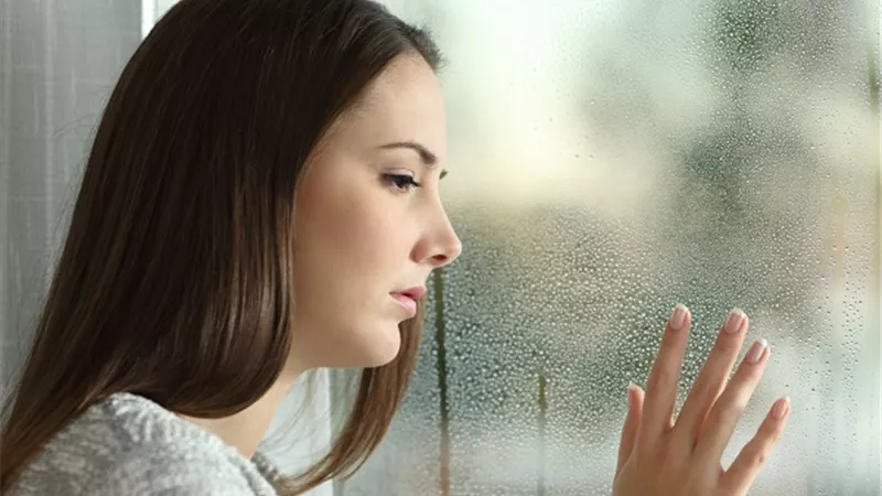 أبرزها الحزن .. أعراض اكتئاب الشتاء