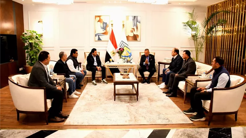 وزير الشباب يلتقي محافظ جنوب سيناء بديوان المحافظة