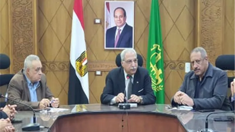 مدير تعليم القليوبية يناقش خطة تأمين توزيع اسئلة الشهادة الإعدادية