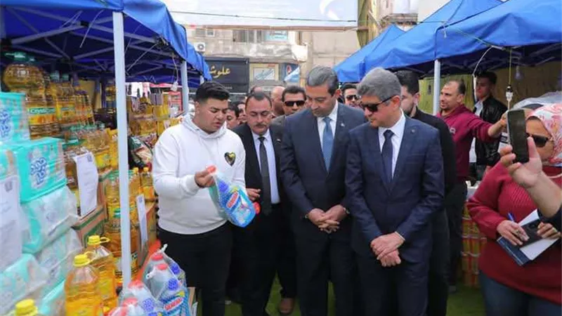 الشهابي يفتتح سوق اليوم الواحد بمدينة دمياط