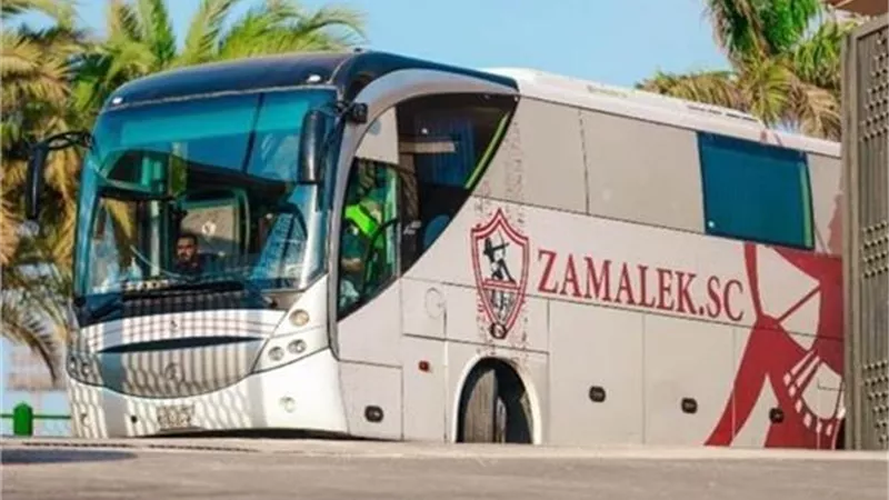 حافلة الزمالك تصل إلى ستاد القاهرة لخوض لقاء حرس الحدود