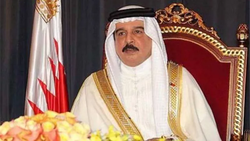 الملك حمد يستقبل قائد القيادة المركزية الامريكية
