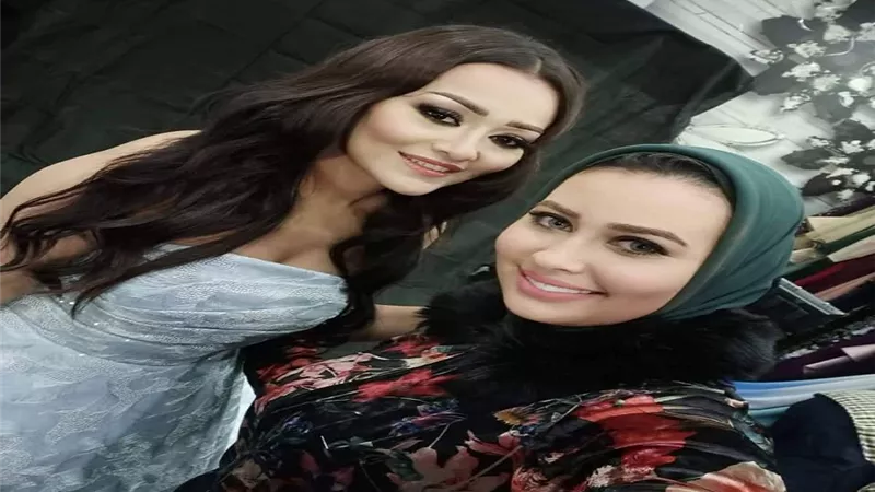 شاهد ..أزياء مي علام الجريئة مع راندا البحيري