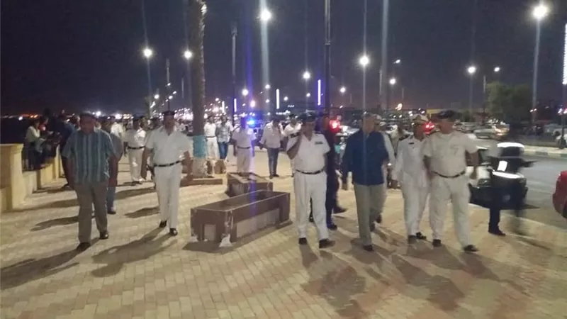 حملة مفاجئة لازلة الإشغالات بممشي بورتوفيق وكورنيش السويس الجديد