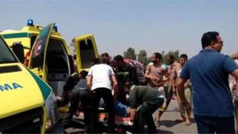 إصابة ٤ أشخاص فى حادث تصادم ميكروباص مع سيارة اسعاف على طريق رافد جمصه