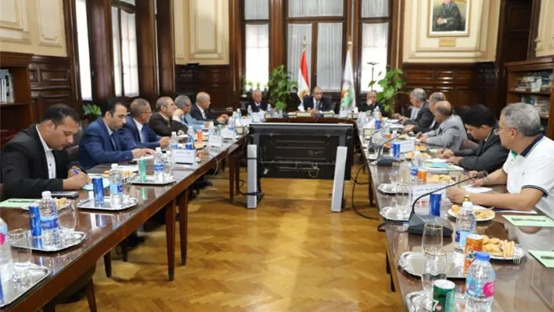 الزراعة تبحث مع شركات السكر الاستعداد لموسم زراعة البنجر بغرب المنيا