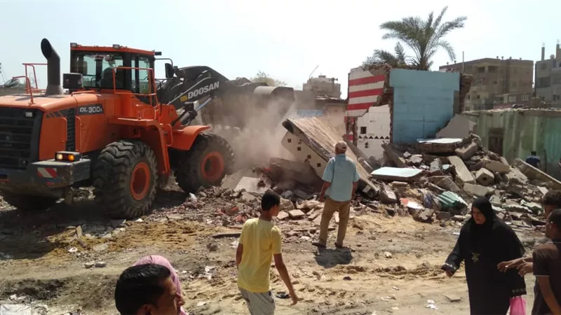 ازالة ٢٥ باكية على مزلقان العياط