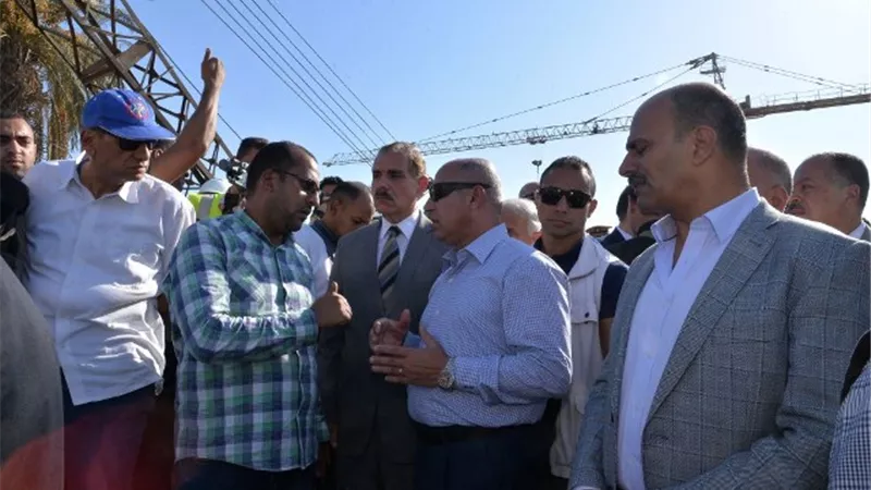وزير النقل ومحافظ أسيوط يتفقدان أعمال تنفيذ مشروع محور ديروط بتكلفة 1.7 مليار جنيه