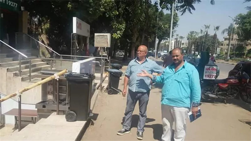 500 جنيه غرامة وغلق لمحلات مخالفة للبيئة بالعمرانية.. صور