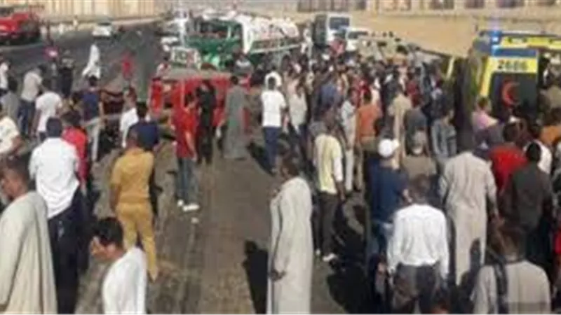 توقف حركة المرور أعلى طريق الواحات الصحراوى اثر حادث تصادم