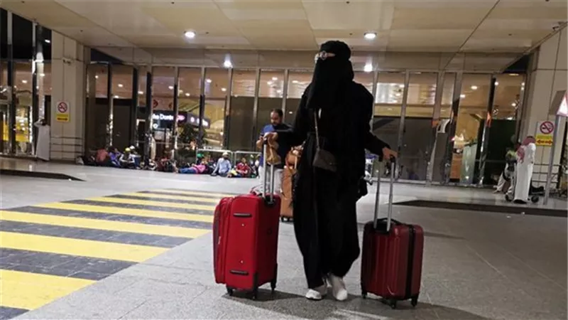 السعودية تبدأ تطبيق قرار السماح للنساء بالسفر دون موافقة ولي الأمر