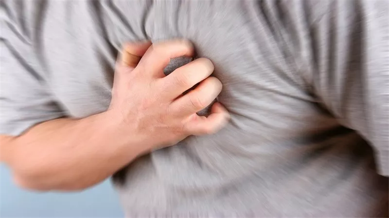 4 اعراض شائعة تشبه امراض القلب