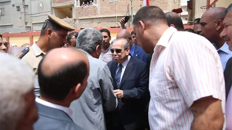 محافظ كفرالشيخ يستمع لطلبات أهالي عزبة يوسف ببيلا