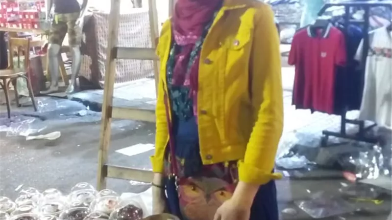 هايدى بنت اسكندرية الجدعة ... تبيع الحلويات فى ميدان المنشية