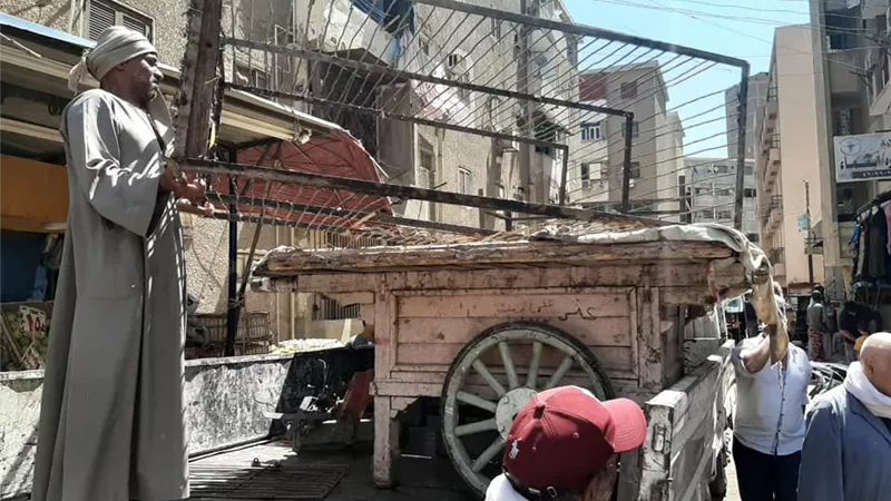 الانصاري إستمرار حملات رفع الإشغالات وضبط جرار زراعي يُلقي المخلفات بالنيل