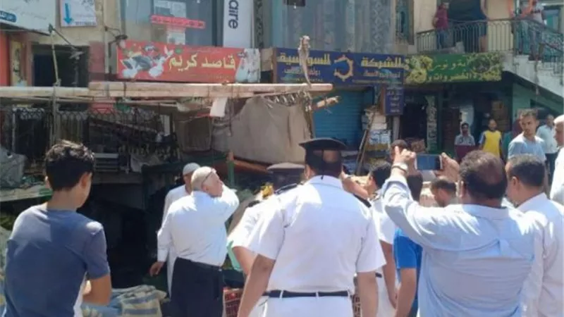 جهاز مدينة العبور يشن حملة إزالة الإشغالات بحي الشباب