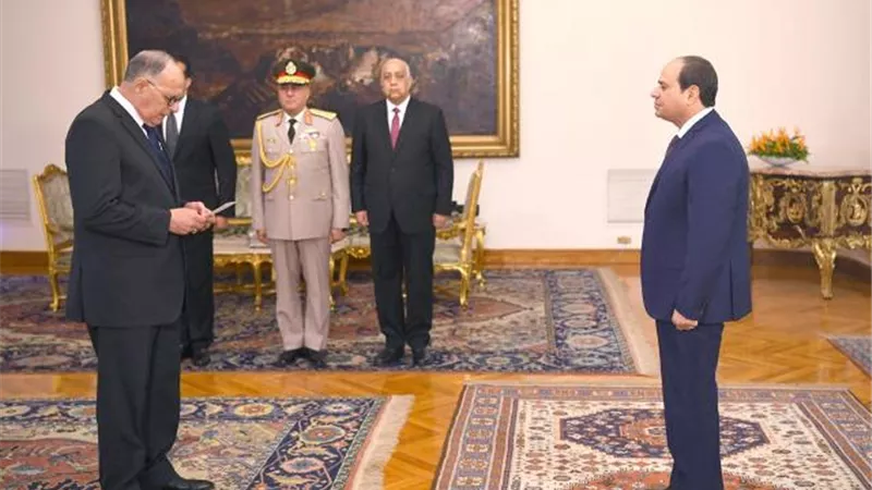 الرئيس يشهد حلف اليمين لرئيس هيئة قضايا الدولة الجديد.. صور