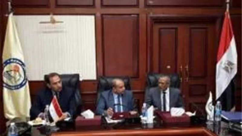 توقيع اتفاقية تعاون بین جامعة بنى سویف وھیئة الطاقة الذریة