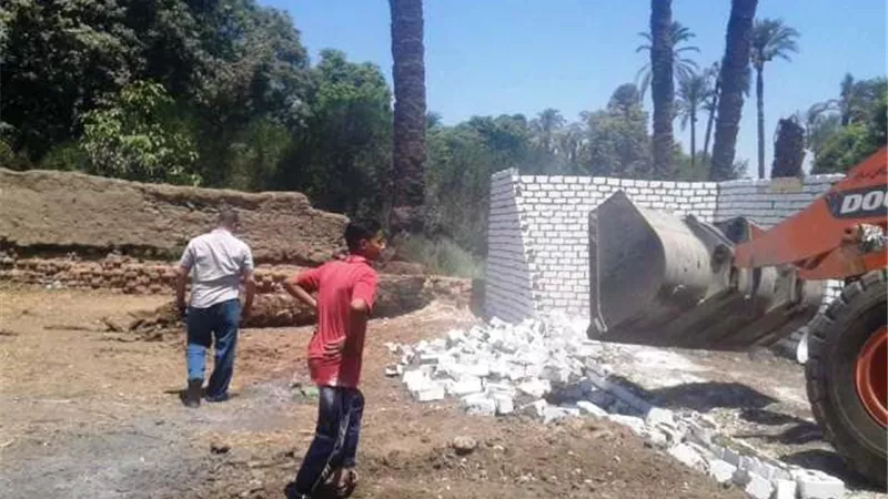 تنفيذ إزالات لـ 25 حالة تعدى على أراضى زراعية بمراكز ساحل سليم ومنفلوط والبدارى بالصور