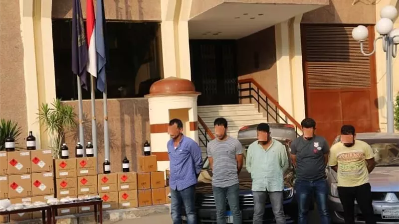 ضبط عصابة تصنع مخدر ''الشابو'' وبحوزتهم 100 كيلو تقدر ب 200 مليون جنيه.. صور