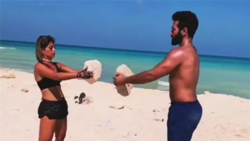 بشورت ومايوه منة فضالي تثير غضب متابعينها