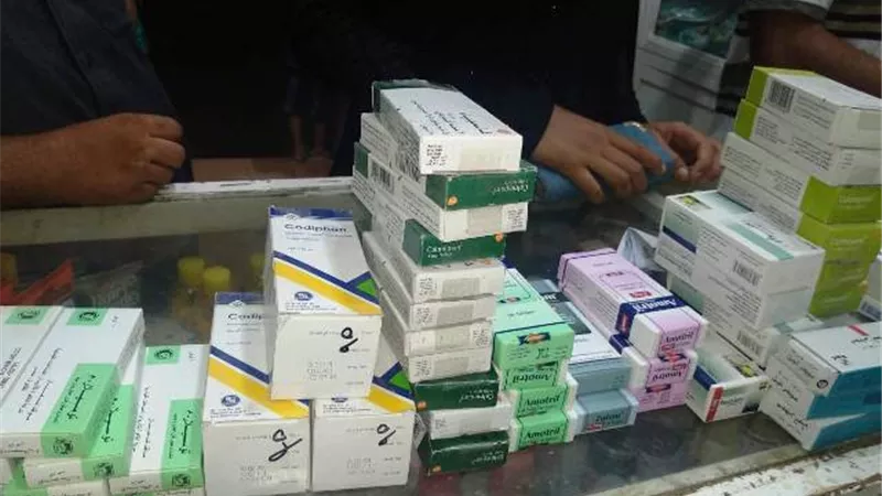 ضبط 415 عبوة دوائية منتهية الصلاحية بمركز طبى بالشرقية