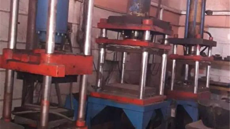 مباحث التموين تضبط 3000 قطع غيار سيارات مجهولة المصدر بالقاهرة