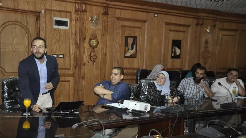 تطبيق المقررات الالكترونية بكليات جامعة القناة