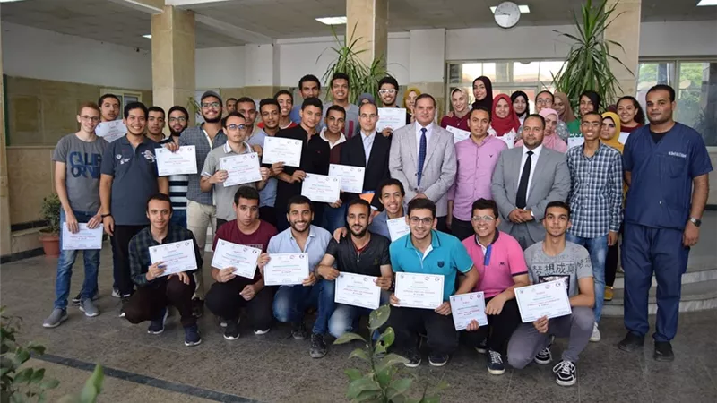 تكريم ٣٣طالب بطب سوهاج لاجتيازهم ورشة عمل الإسعافات الأولية