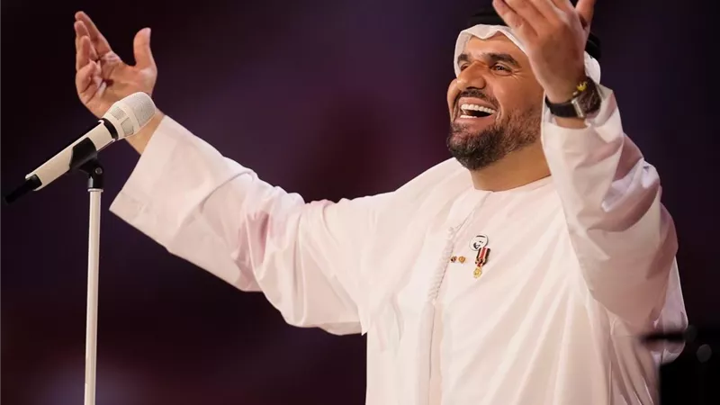 حسين الجسمي يحتفل مع جمهور عكاظ بعيد ميلاده الـ 40