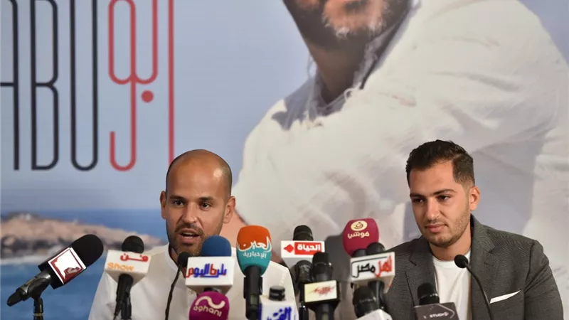 الفنان 