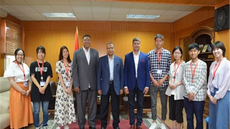 رئيس جامعة الأقصر يستقبل وفد طلاب البكالوريوس بجامعة تسكوبا اليابانية