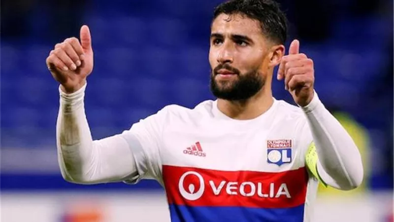 ريال بيتيس يباغت برشلونة بهدف مفاجئ لنبيل فقير