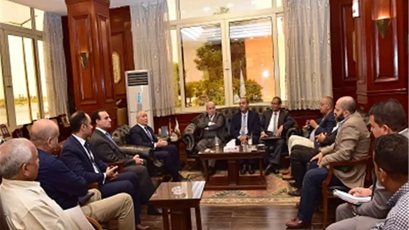 محافظ الاقصر يلتقى رئيس شركة بتروجاس