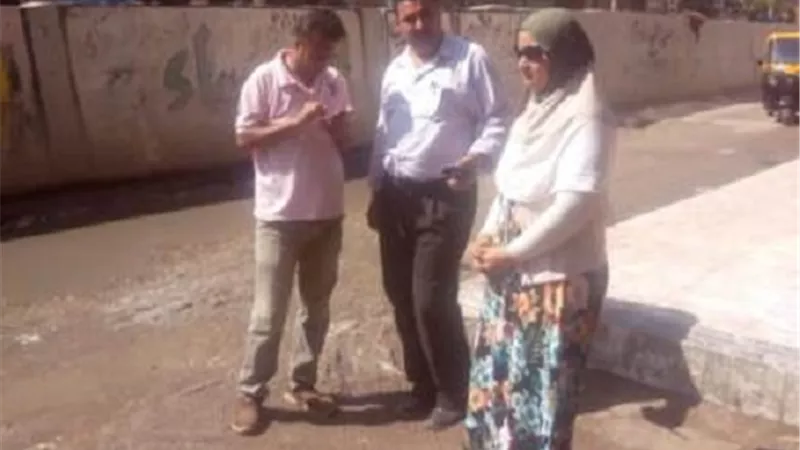 الأجهزة التنفيذية بالخانكة تتعامل مع مياه الصرف في شوارع الجبل الأصفر