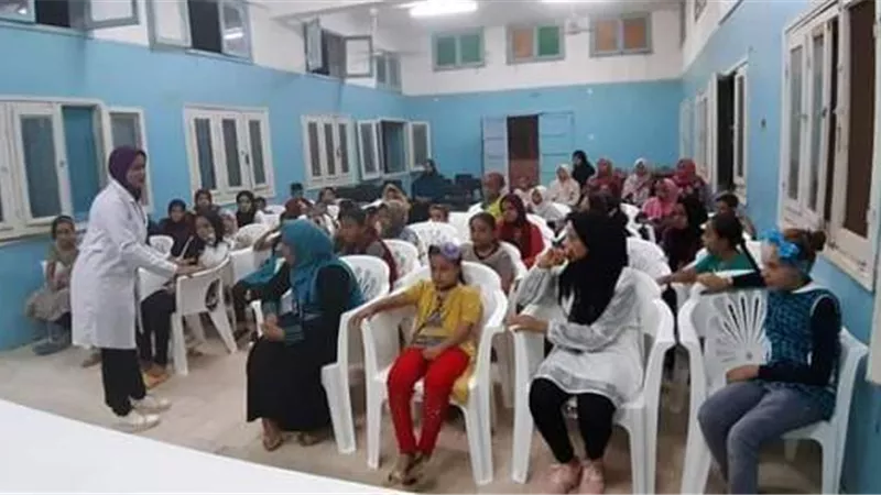 صور .. طلائع الشباب تشارك ندوات الأطباء فى الإسعافات الأولية بمراكز وقرى الوادى الجديد