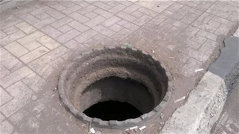 البحث عن طفل سقط بالصرف الصحى فى الطالبية