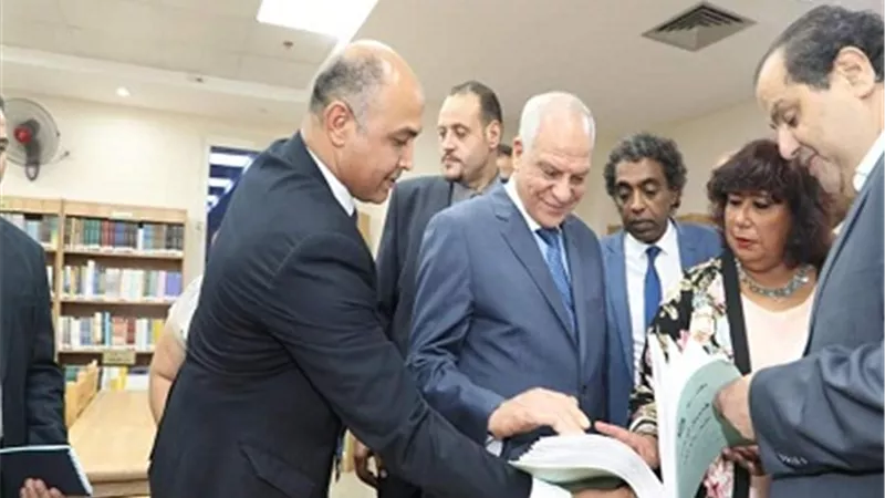 عبد الدايم وراشد يفتتحان مكتبة البحر الأعظم بعد تطويرها